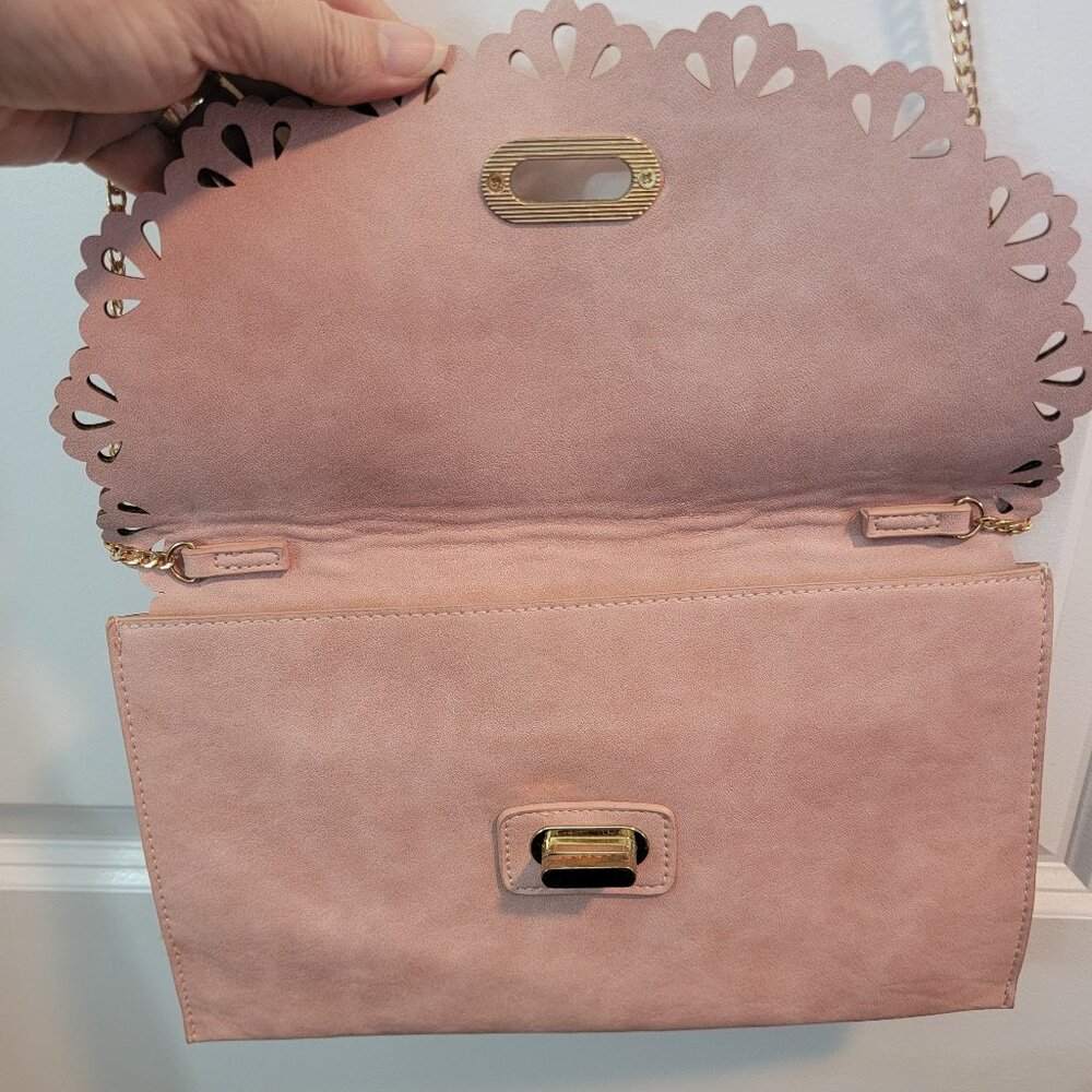 Moda Luxe Lola Pale Pink Turnlock Faux Leather Envelope Clutch/Crossbody Purse - Picture 3 of 16